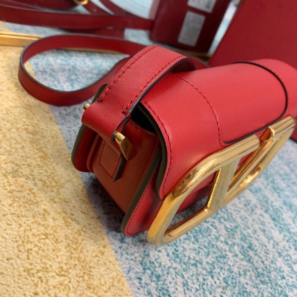 人気急上昇ヴァレンティノ ショルダーバッグ 偽物 Vロゴ SUPERVEE レザー クロスボディバッグ Vut43902 - 画像 (3)