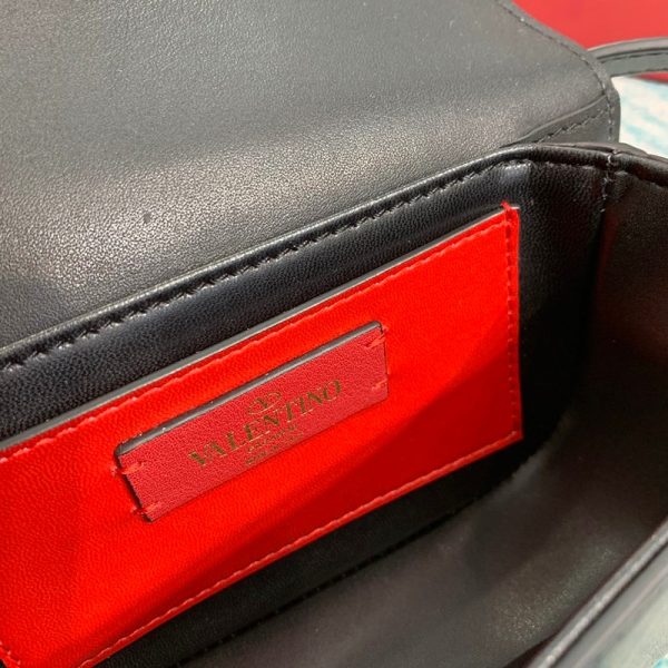 送料込ヴァレンティノ ショルダーバッグ 偽物 Vロゴ SUPERVEE レザー クロスボディバッグ Vuh72748 - 画像 (8)