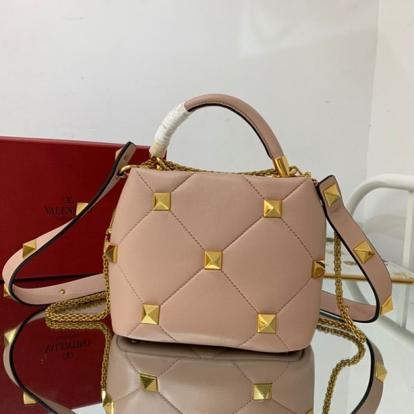 ＊関税込み ヴァレンティノ ハンドバッグ コピー ROMAN STUD QUILTED Vuy42021 - 画像 (2)