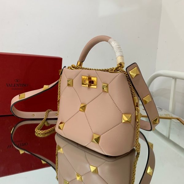 ＊関税込み ヴァレンティノ ハンドバッグ コピー ROMAN STUD QUILTED Vuy42021 - 画像 (4)