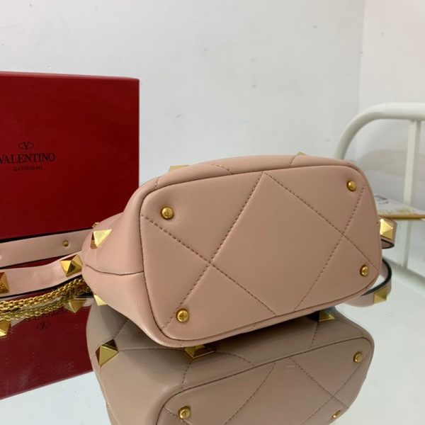 ＊関税込み ヴァレンティノ ハンドバッグ コピー ROMAN STUD QUILTED Vuy42021 - 画像 (9)