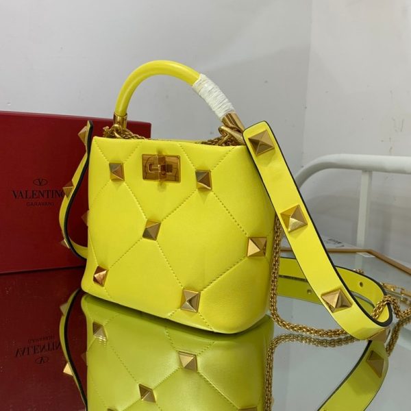 超希少！ヴァレンティノ ハンドバッグ コピー ROMAN STUD QUILTED Vut72437 - 画像 (4)