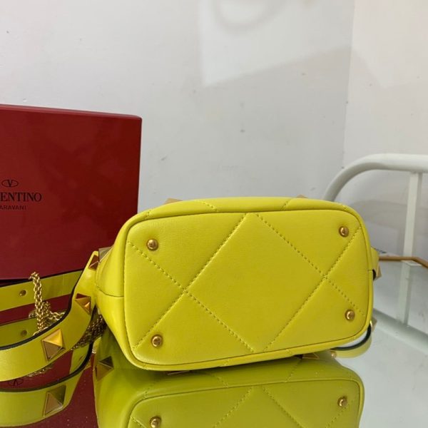 超希少！ヴァレンティノ ハンドバッグ コピー ROMAN STUD QUILTED Vut72437 - 画像 (9)