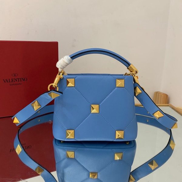 入手困難ヴァレンティノ ハンドバッグ コピー ROMAN STUD QUILTED Vuv61060 - 画像 (2)
