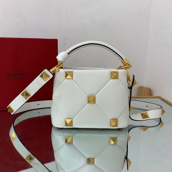 ★日本!!人気！ヴァレンティノ ハンドバッグ 偽物 ROMAN STUD QUILTED Vuz59113 - 画像 (2)