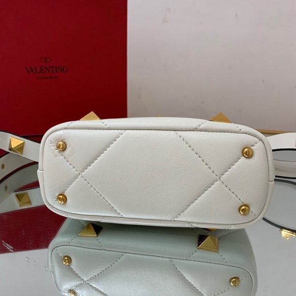 ★日本!!人気！ヴァレンティノ ハンドバッグ 偽物 ROMAN STUD QUILTED Vuz59113 - 画像 (5)