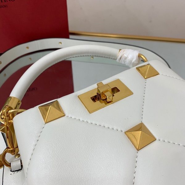 ★日本!!人気！ヴァレンティノ ハンドバッグ 偽物 ROMAN STUD QUILTED Vuz59113 - 画像 (7)