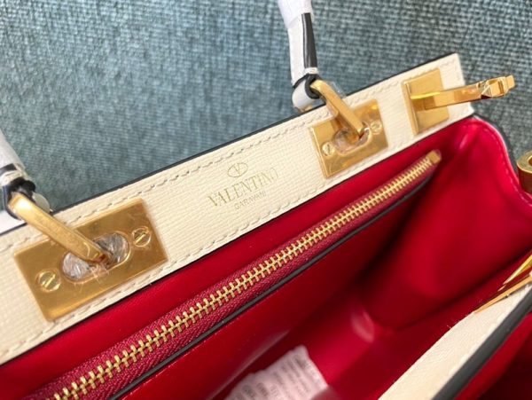 【日本未発売】【ヴァレンティノ ハンドバッグ コピー】ROCKSTUD ALCOVE Vul31375 - 画像 (5)
