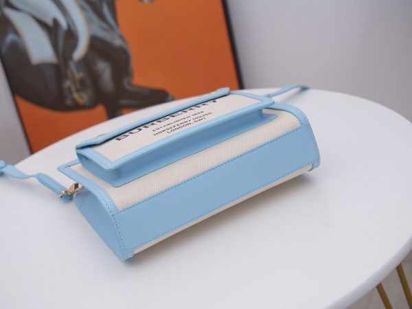 ★日本!!人気！ バーバリー ポケットバッグ 偽物 ミニ ツートン キャンバス＆レザー Baq50582 - 画像 (4)