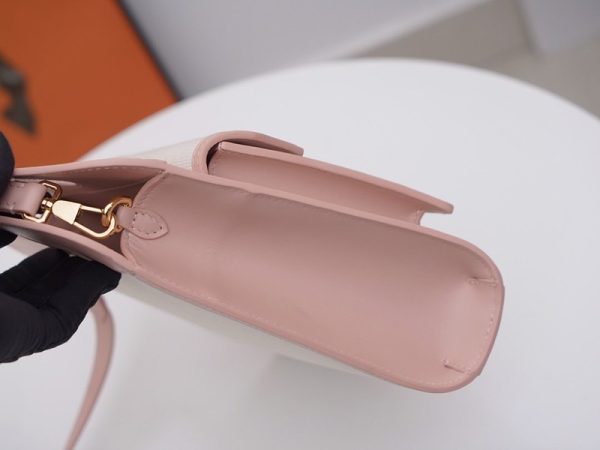 大人気!!新色【バーバリー ポケットバッグ 偽物】ミニ ツートン キャンバス＆レザー Bax29650 - 画像 (5)
