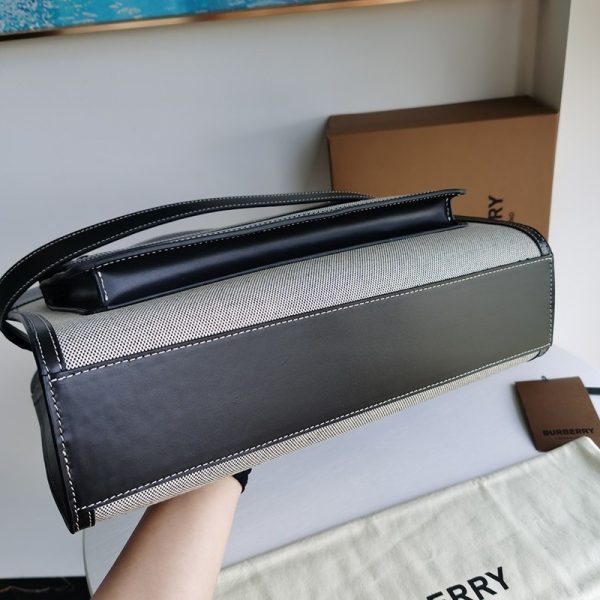 春もの新作バーバリー ショルダーバッグ コピー ミニ ツートン キャンバス＆レザー ポケットバッグ Bal68896 - 画像 (4)