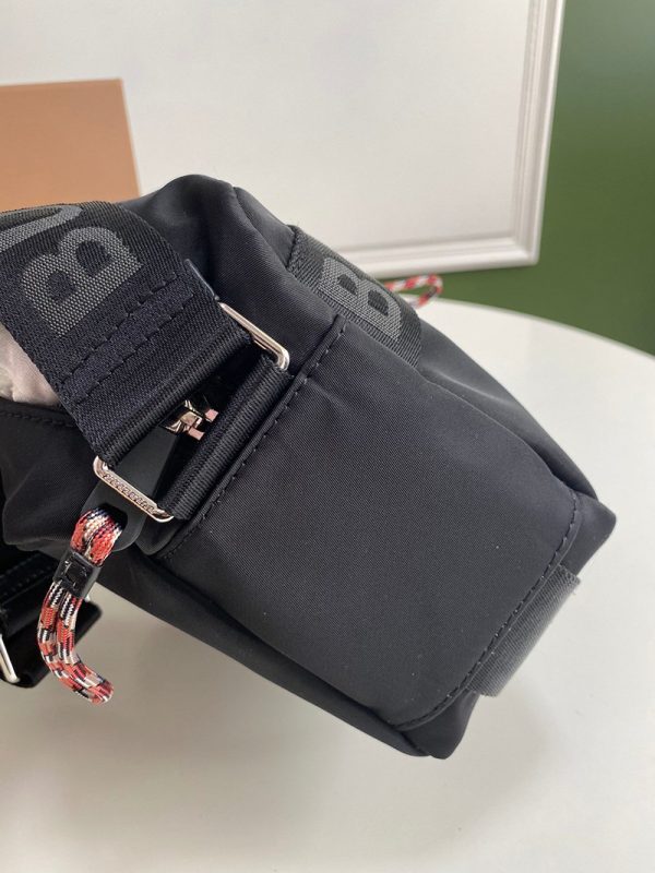 日本未入荷バーバリー ショルダーバッグ コピーロゴ ディテール クロスボディ バッグ 80256691 - 画像 (3)
