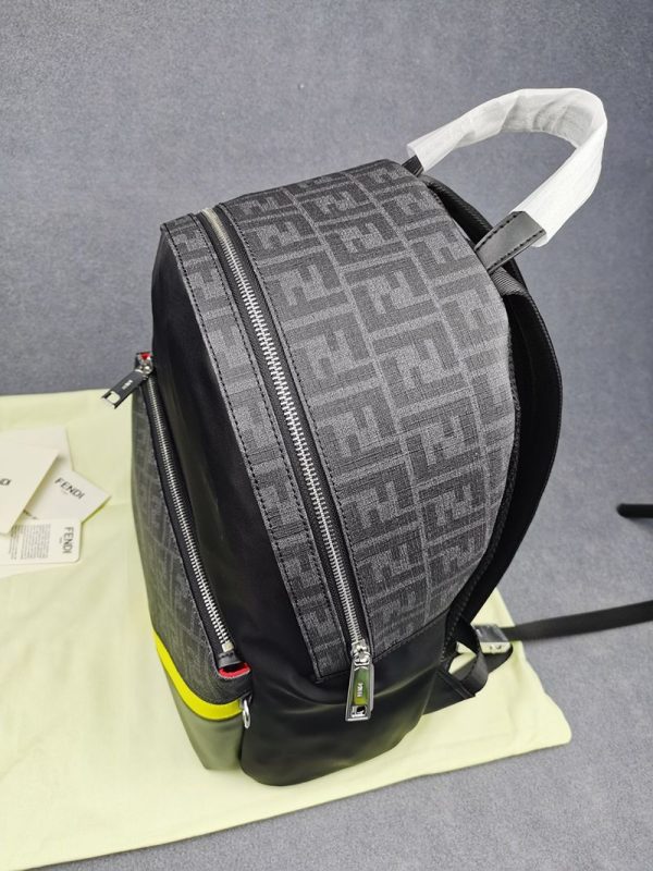目を惹くカラーフェンディ バックパック 偽物 ブラックナイロン バックパック fer80147 - 画像 (5)