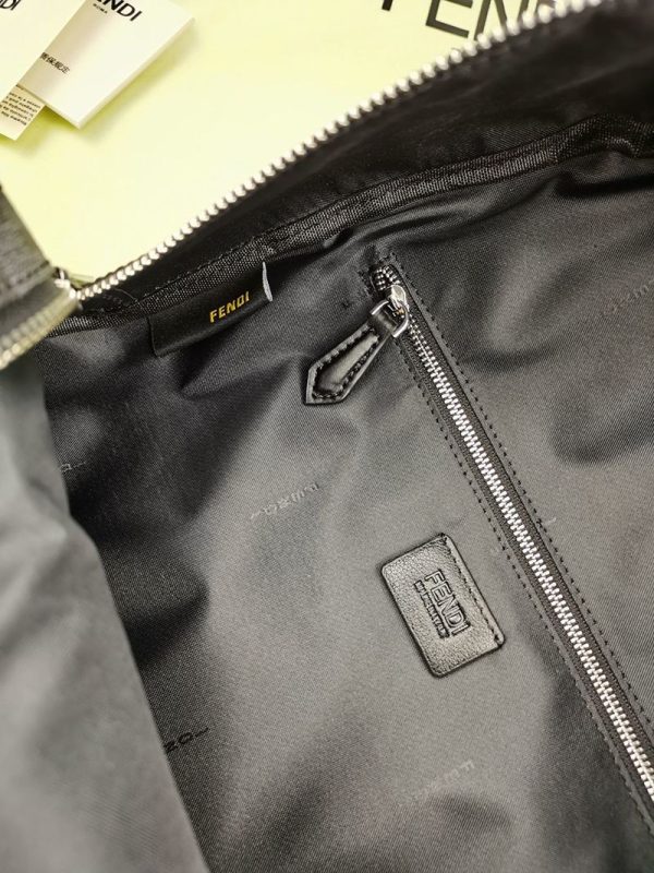 目を惹くカラーフェンディ バックパック 偽物 ブラックナイロン バックパック fer80147 - 画像 (9)