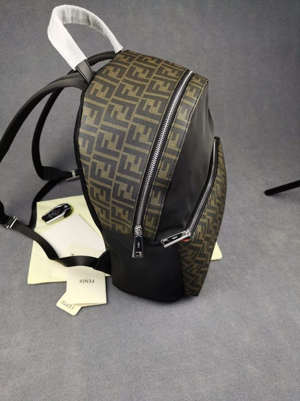 日本未入荷フェンディ バックパック コピー ブラックナイロン バックパック fez25036 - 画像 (3)