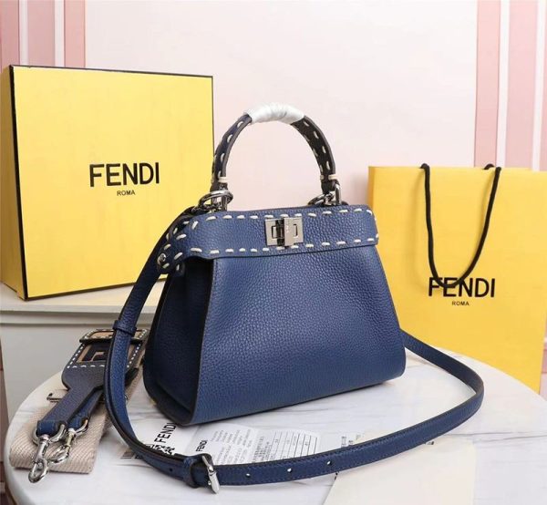 入手困難フェンディ 偽物 ピーカブー ミニ フルグレインレザー バッグ feq31832 - 画像 (3)