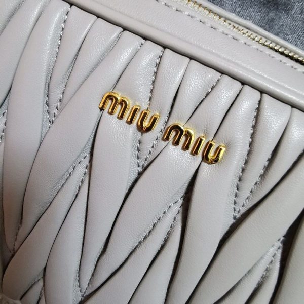 超希少！ミュウミュウ マトラッセ 偽物 レザー クロスボディバッグ mys23603 - 画像 (8)