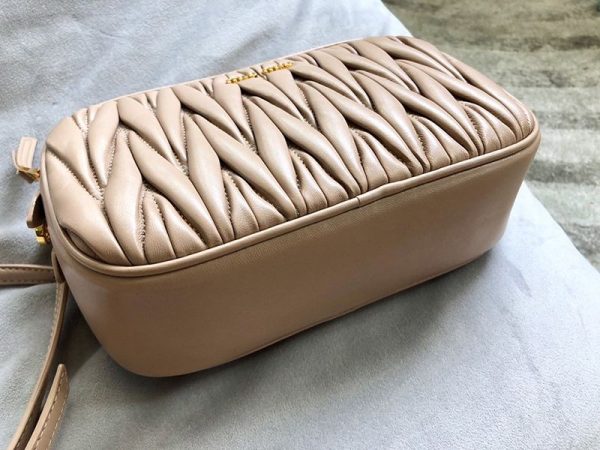 完売必至ミュウミュウ マトラッセ コピー レザー クロスボディバッグ mys27327 - 画像 (7)