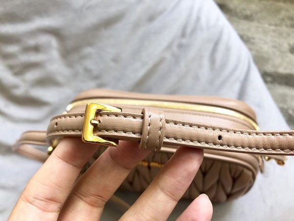 完売必至ミュウミュウ マトラッセ コピー レザー クロスボディバッグ mys27327 - 画像 (8)