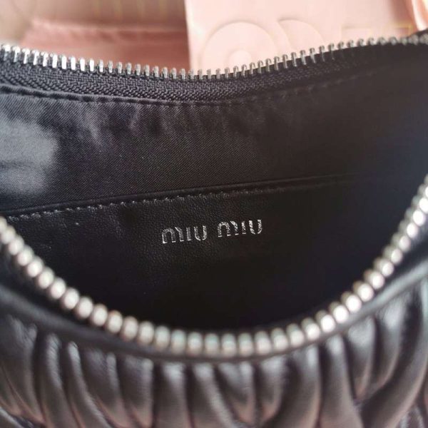 入手困難ミュウミュウ 偽物 マテラッセナッパレザー パール付き ショルダーバッグ myl79668 - 画像 (8)