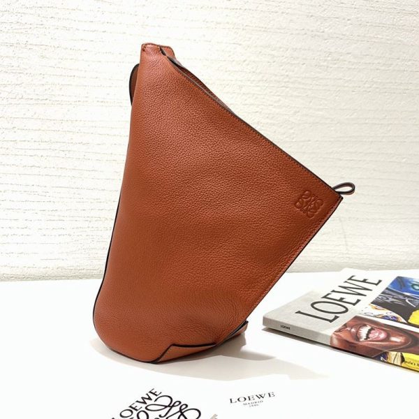 世界中で大人気♪ロエベ ショルダーバッグ 偽物 アントン スリング Anton Sling カーフスキン B511A09X06 - 画像 (2)