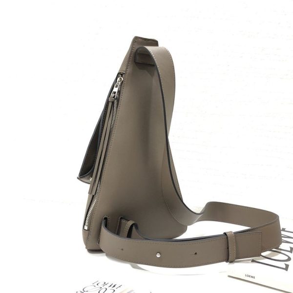 人気急上昇ロエベ ショルダーバッグ 偽物 アントン スリング Anton Sling カーフスキン lod74176 - 画像 (5)