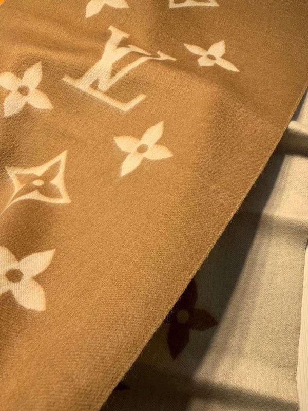 完売必至 お洒落に♪ルイヴィトン カシミヤ タッセル マフラ 偽物 vum94325 - 画像 (4)