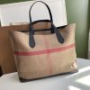 関送込 バーバリー ポケットバッグ 偽物 アウトドア旅行 チェック リバーシブルバッグ Bag40122 - 画像 (2)