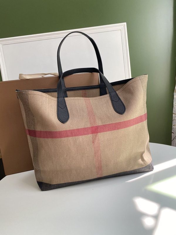 関送込 バーバリー ポケットバッグ 偽物 アウトドア旅行 チェック リバーシブルバッグ Bag40122 - 画像 (2)