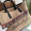 関送込 バーバリー ポケットバッグ 偽物 アウトドア旅行 チェック リバーシブルバッグ Bag40122 - 画像 (3)