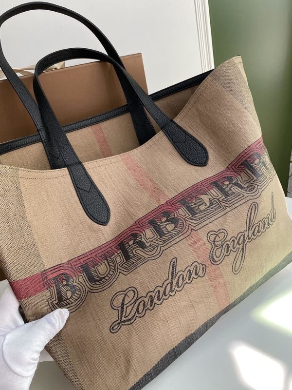 関送込 バーバリー ポケットバッグ 偽物 アウトドア旅行 チェック リバーシブルバッグ Bag40122 - 画像 (3)