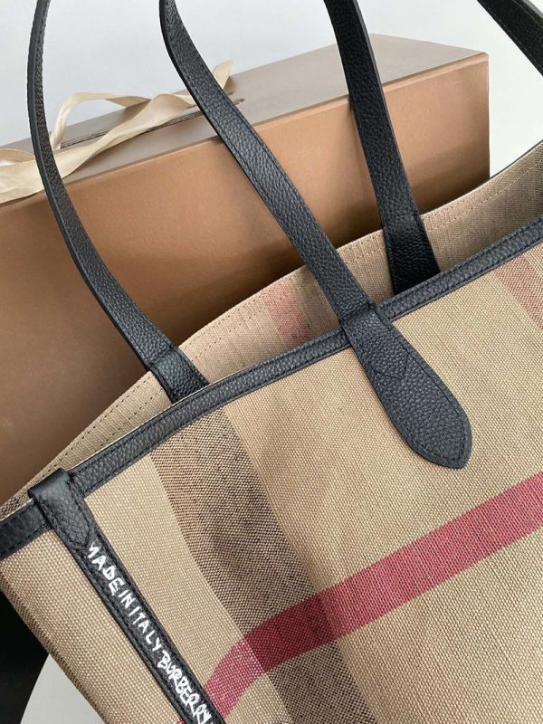 関送込 バーバリー ポケットバッグ 偽物 アウトドア旅行 チェック リバーシブルバッグ Bag40122 - 画像 (6)