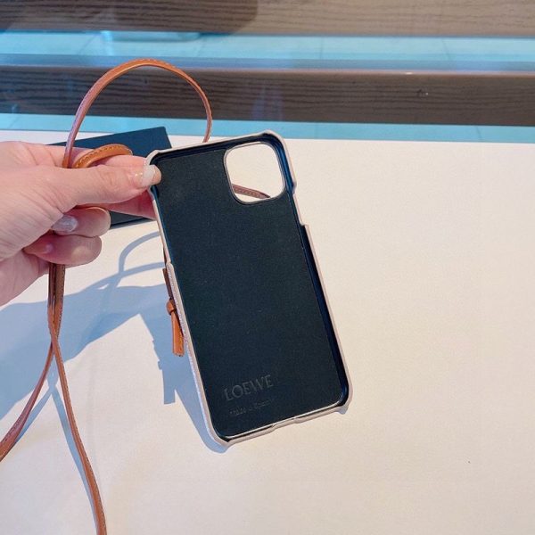 日本未入荷【ロエベ iPhone13ケース スーパーコピー】レザー スマホケース lov60307 - 画像 (7)
