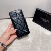 目を惹くカラー シャネル スマホケース iPhone11/12/13ケース スーパーコピー shi85496 - 画像 (2)