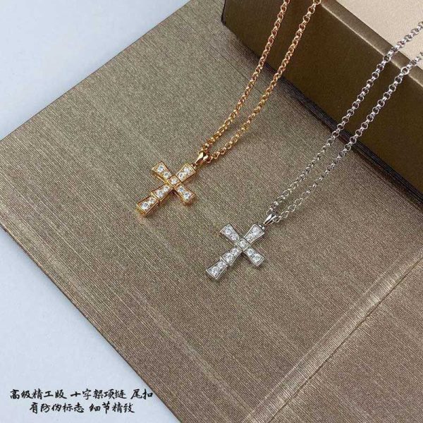 大人気!!新色ブルガリ クロス ネックレス 偽物 Vゴールド超限定♪ Bul06007 - 画像 (2)