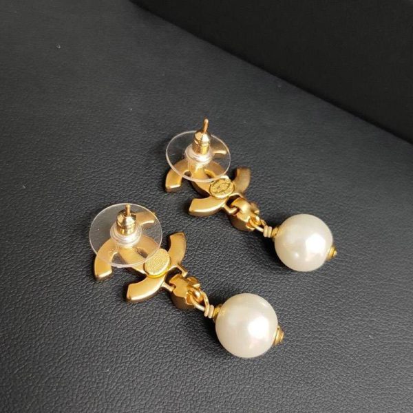 人気急上昇シャネル 偽物 CCロゴ レジン & ストラス ピアス shd54846 - 画像 (8)