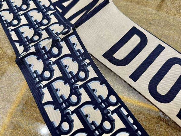 ギフトに最適♪ディオール スカーフ コピー★TOILE OBLIQUE "ミッツァ 偽物​" del69872 - 画像 (3)