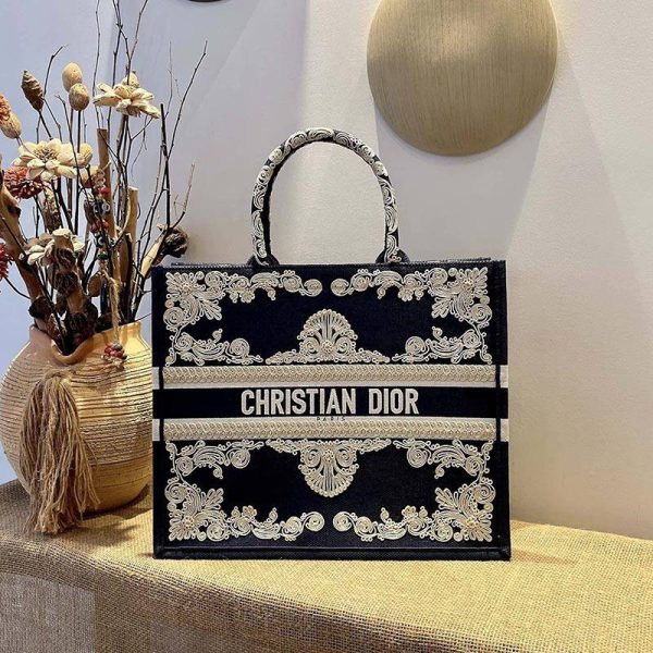 最安値挑戦ディオール ブックトート 偽物 ブルーの刺繍カーフスキン 2サイズ dey92412 - 画像 (3)