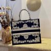 最安値挑戦ディオール ブックトート 偽物 ブルーの刺繍カーフスキン 2サイズ dey92412 - 画像 (4)