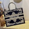 最安値挑戦ディオール ブックトート 偽物 ブルーの刺繍カーフスキン 2サイズ dey92412 - 画像 (5)