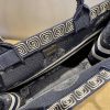最安値挑戦ディオール ブックトート 偽物 ブルーの刺繍カーフスキン 2サイズ dey92412 - 画像 (6)