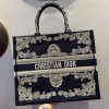最安値挑戦ディオール ブックトート 偽物 ブルーの刺繍カーフスキン 2サイズ dey92412 - 画像 (7)