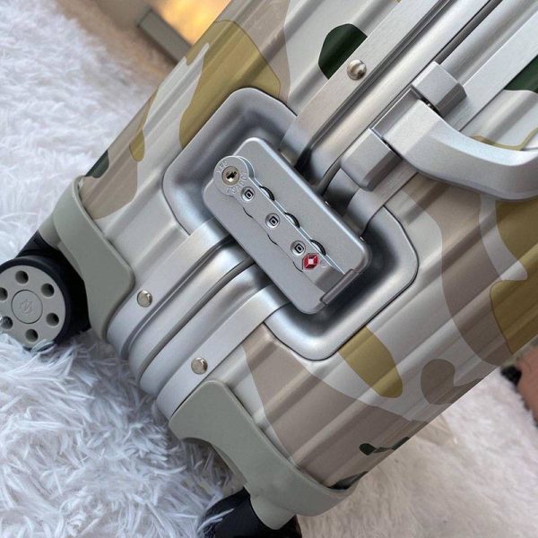 最安値挑戦リモワ コピー キャビン55cmカモフラージュプリントアルミスーツケース rio34678 - 画像 (4)
