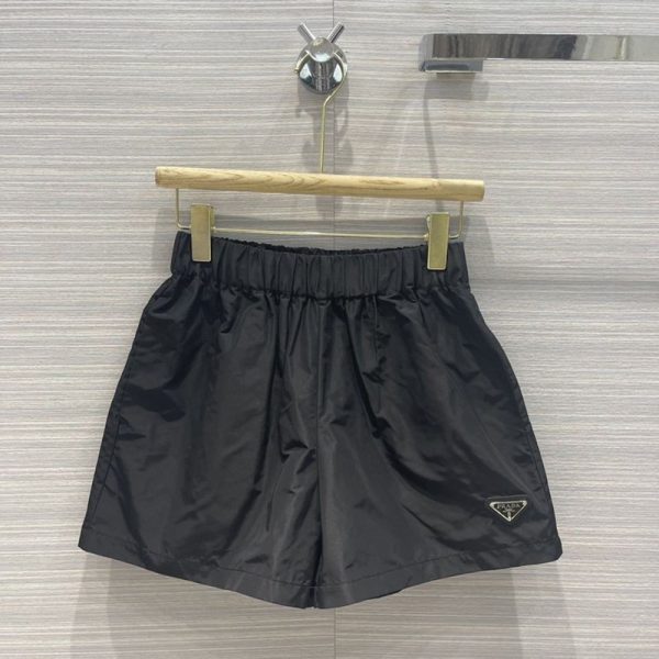 一目惚れ♪関税込プラダ Re Nylon ギャバジン ショートパンツ 偽物 ロゴ 上下セット puh39890 - 画像 (2)