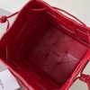 累積売上総額第１位！ボッテガヴェネタ カセット ショルダーバッグ 偽物 レッド 680218VCQC46358 - 画像 (9)