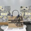 目を惹くカラーディオール ブックトート 偽物 ミディアムバッグ M1296ZRUW_M918 - 画像 (2)