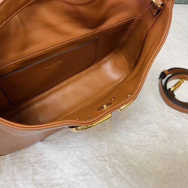 【人気商品】ヴァレンティノ スタッズサイン ショルダーバッグ 偽物 Vuw80750 - 画像 (4)