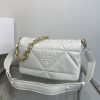 【使い勝手抜群】プラダ 偽物 パデッドナッパレザー ショルダーバッグ pux35096 - 画像 (4)