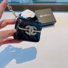 シャネル 偽物 airpodsケース レザーイヤホンケース 大きな金具ロゴ付き shc12412 - 画像 (2)
