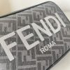 人気急上昇 フェンディ ROMA FFファブリック カメラケース コピー feg56072 - 画像 (6)